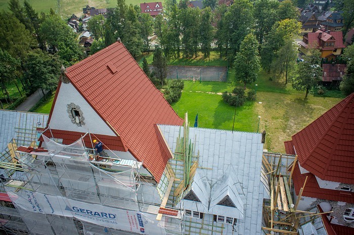Reroofing of a historic hospital in the mountains